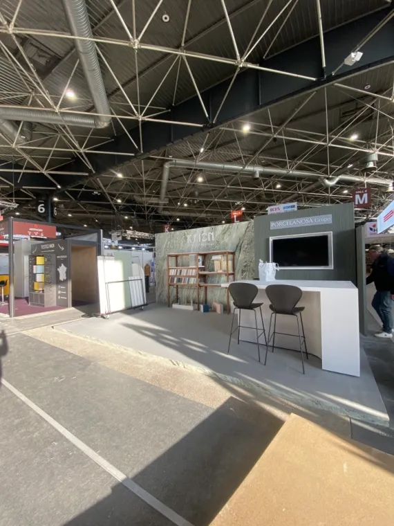 Montage et habillage d' un stand au salon Eurobois 2024 à Lyon