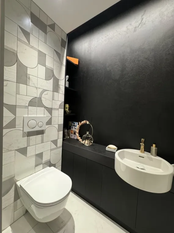 Pose des faïences sur un WC suspendu , Lyon 06, Atelier Céramique & Bois