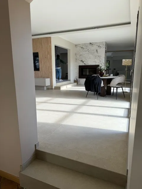 Rénovation de carrelage au sol chez un particulier à Lissieu, Champagne-au-Mont-d'Or, Atelier Céramique & Bois