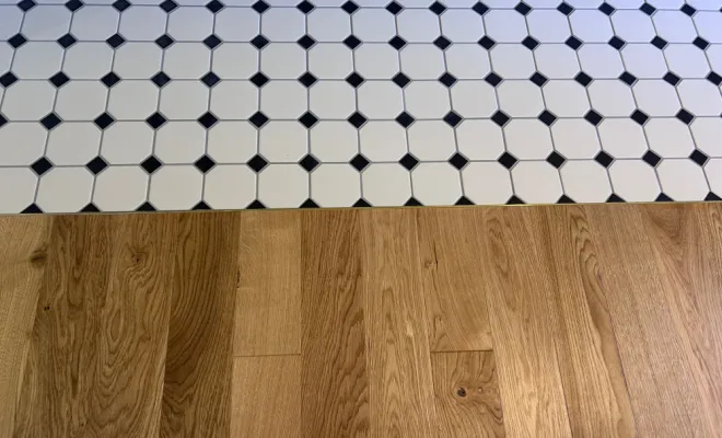 Réalisation d'un tapis carrelage cabochon / parquet , Lyon 06, Atelier Céramique & Bois